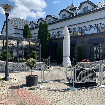 Hotel Kameleon Tarnobrzeg Esterno foto