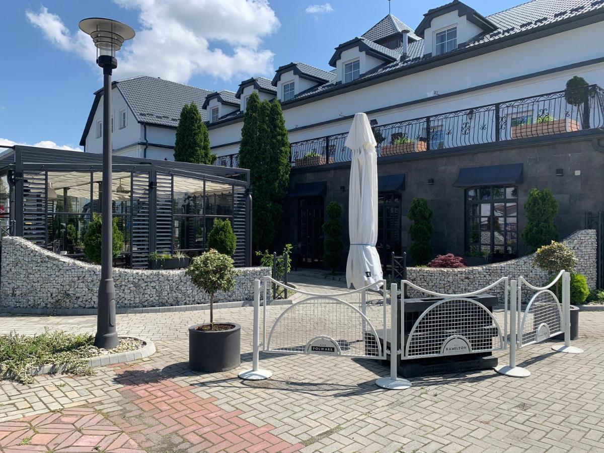 Hotel Kameleon Tarnobrzeg Esterno foto