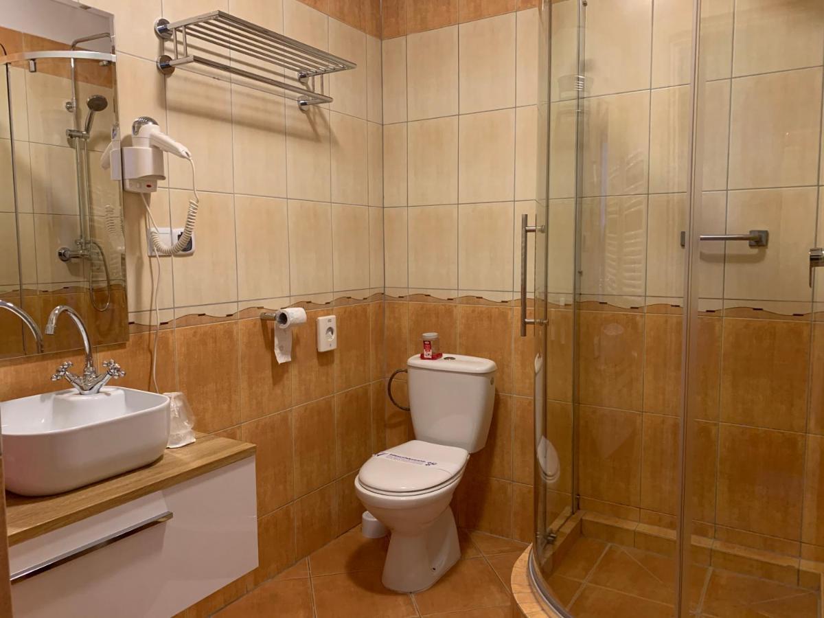 Hotel Kameleon Tarnobrzeg Esterno foto