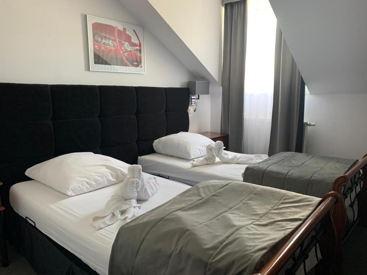 Hotel Kameleon Tarnobrzeg Esterno foto