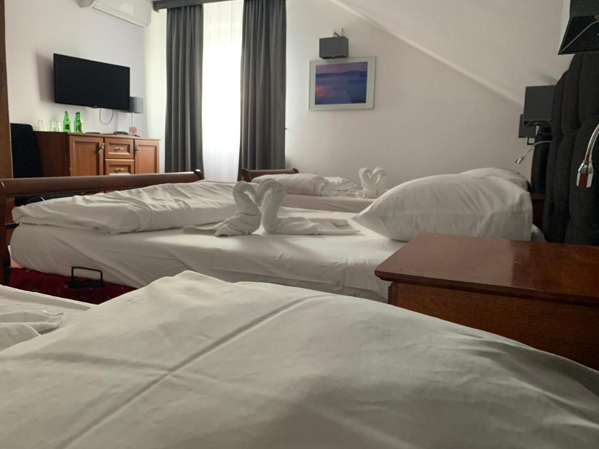Hotel Kameleon Tarnobrzeg Esterno foto