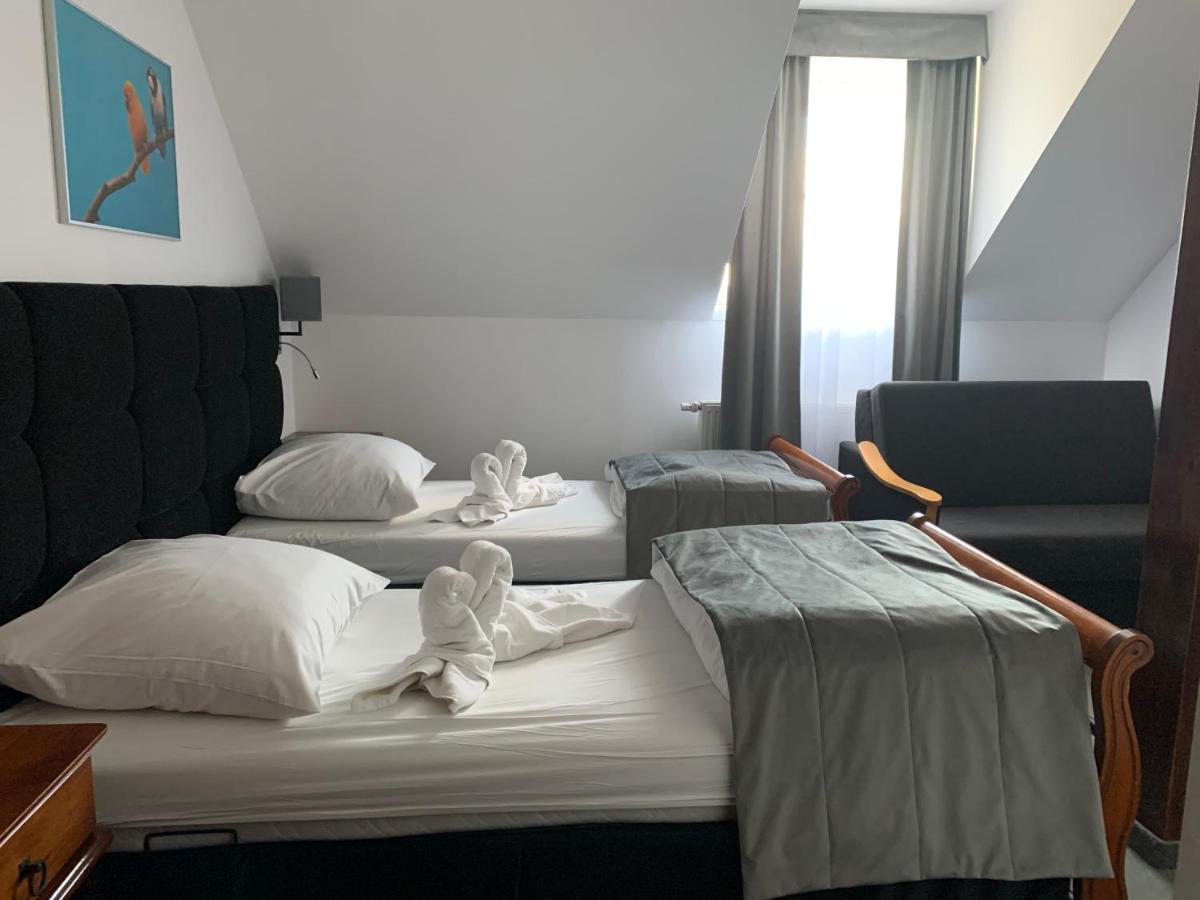 Hotel Kameleon Tarnobrzeg Esterno foto