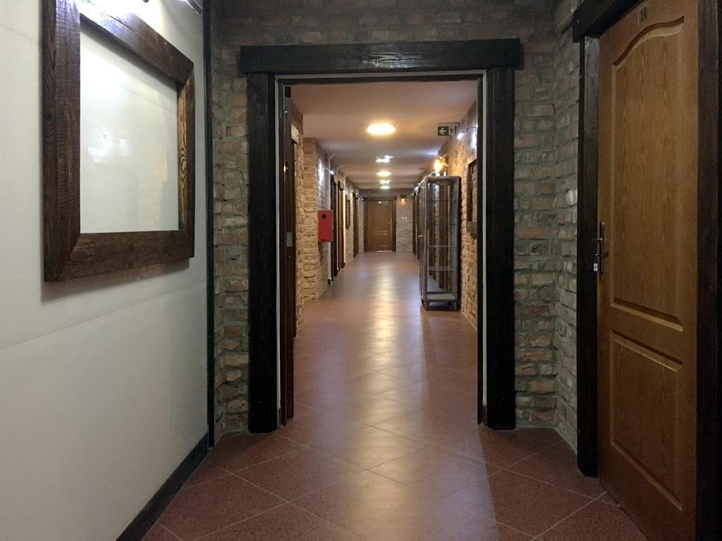 Hotel Kameleon Tarnobrzeg Esterno foto